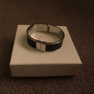 thick black magnet connecting bracelet